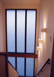 神谷内の家階段窓